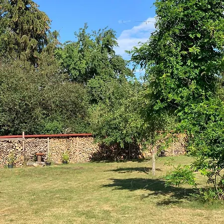 Ruhe- Und Rueckzugsort Im Naturnahen Garten *